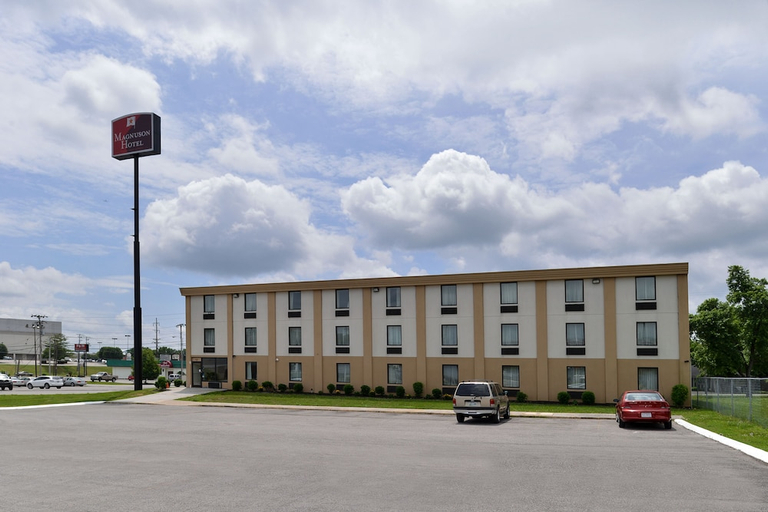 Exterior & Views 2, Executive Inn & Suites, Davidson