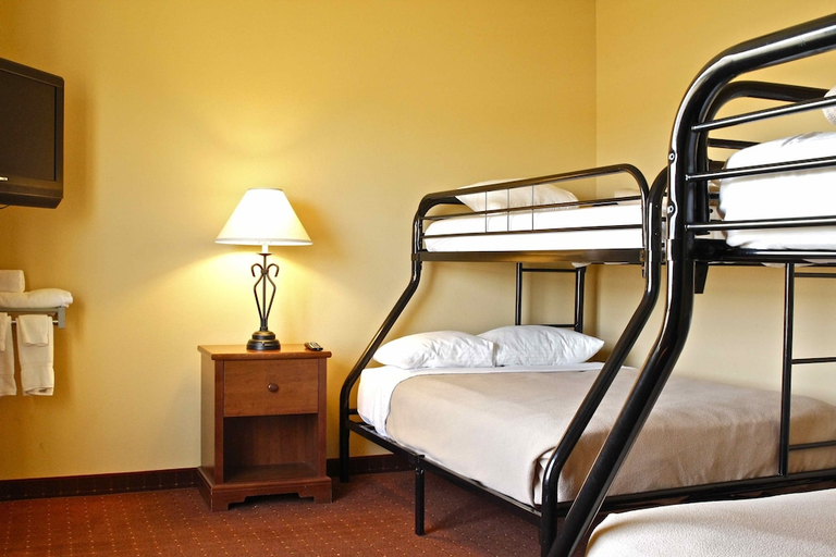 Bedroom 2, Arbuckle Lodge, Campbell