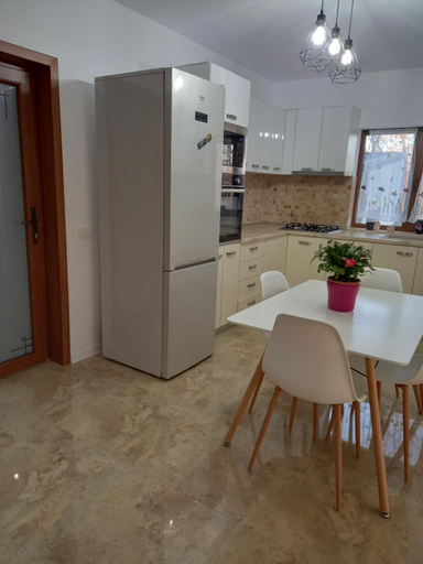 Others 5, Casa Saturn, Agigea