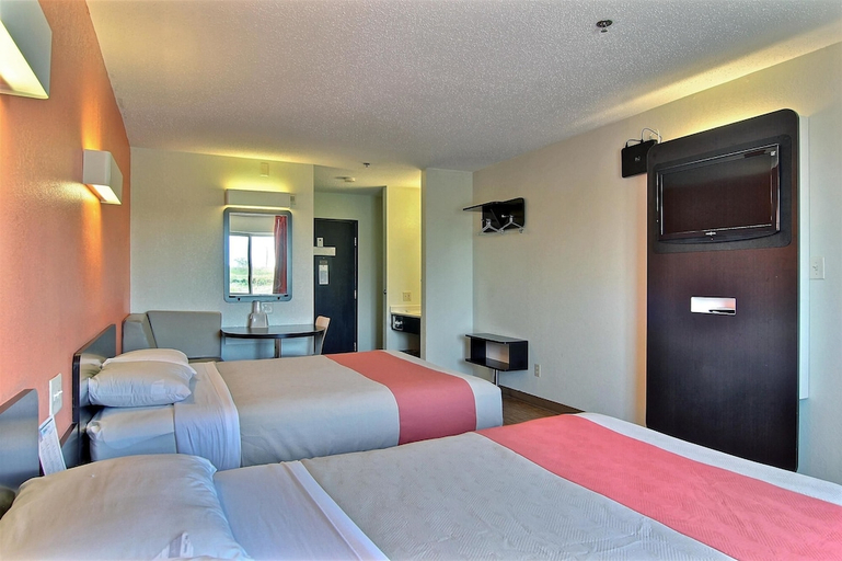 Bedroom 2, Motel6 Gilman, IL, Iroquois