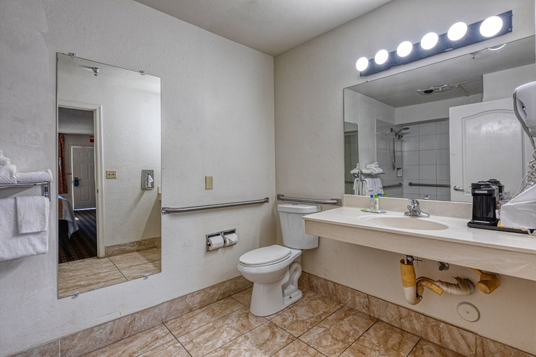Bathroom 5, Hotel Serene Glendale Peoria Surestay Collection, Maricopa