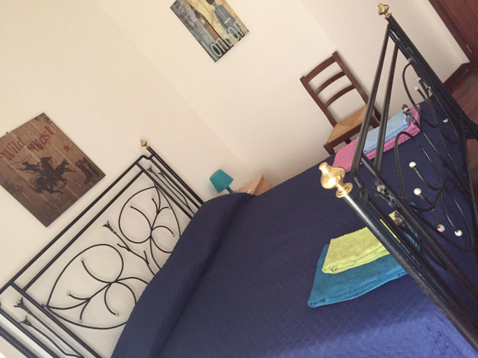 Others 5, B&B Baldari, Taranto