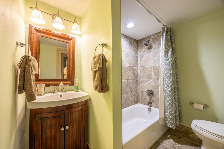 Bathroom 4, Bliss Point Farm and B&B, Albemarle