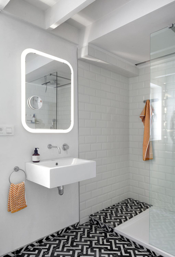 Others 4, Loftsuite, Oost-Vlaanderen