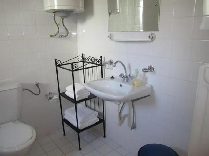 Bathroom 5, ''Arsinoe'' cosy guesthouse, Attica