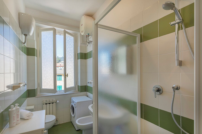 Bathroom 2, Ca' del Porto by Wonderful Italy, Genova