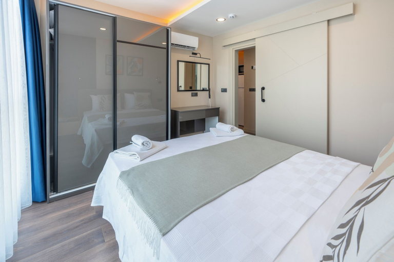 Bedroom 2, Doqu Suites Hotel, Antalya