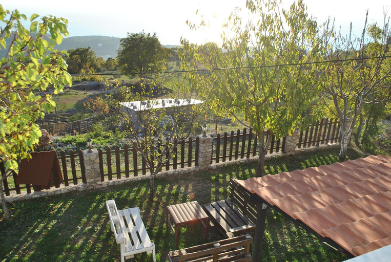 Others 5, Etno house Velje Selo