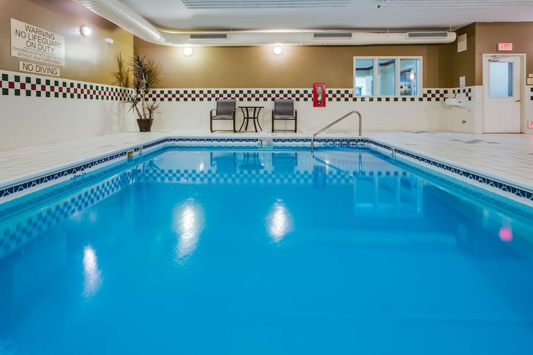 Sport & Beauty, Country Inn and Suites By Radisson Gurnee, Lake
