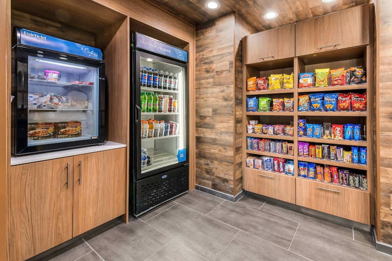 Food & Drinks 5, Fairfield Inn Suites Greensboro Coliseum Area, Guilford