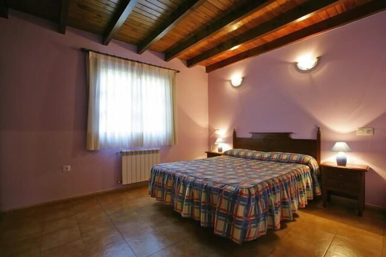 Bedroom 2, Picu Castiellu Aparthotel, Asturias