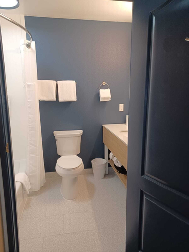 Bathroom 5, Spark by Hilton Redlands, San Bernardino