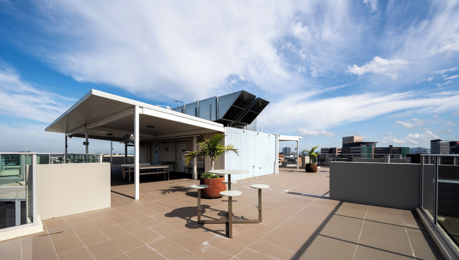 Exterior & Views 14