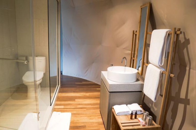 Bathroom 11