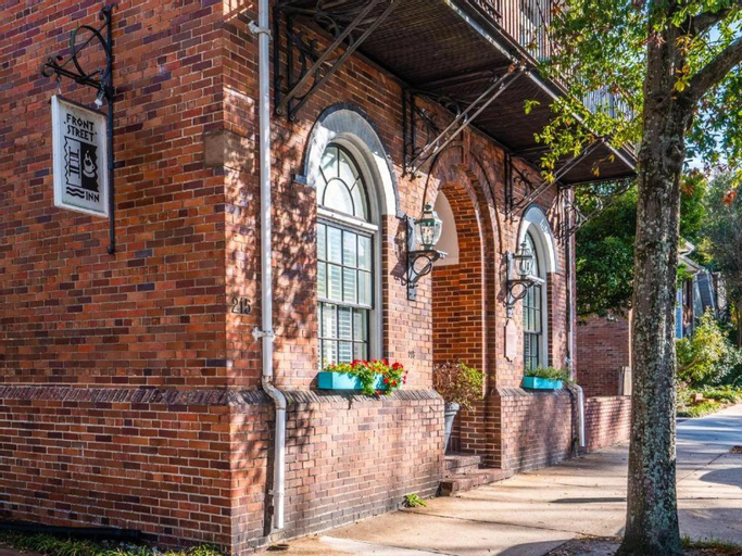 Exterior & Views 2, Front Street Inn, New Hanover