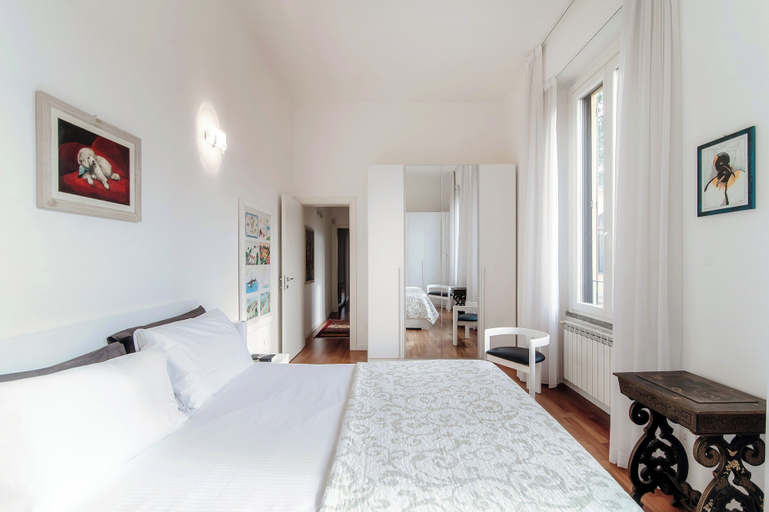 Room 5, Medel, Como