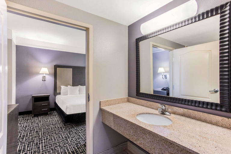 Bathroom 4, La Quinta by Wyndham Fultondale Birmingham North, Jefferson