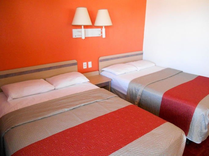 Bedroom 2, Motel6 Greenville, TX, Hunt