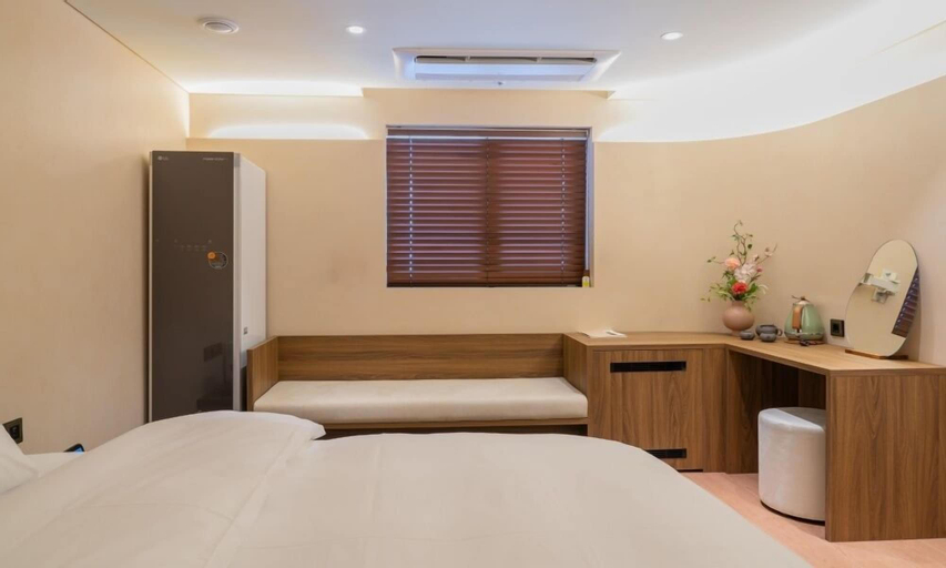 Bedroom 9