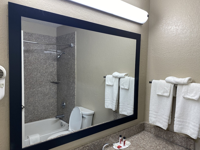 Bathroom 4, Super 8 By Wyndham Gainesville Tx, Cooke