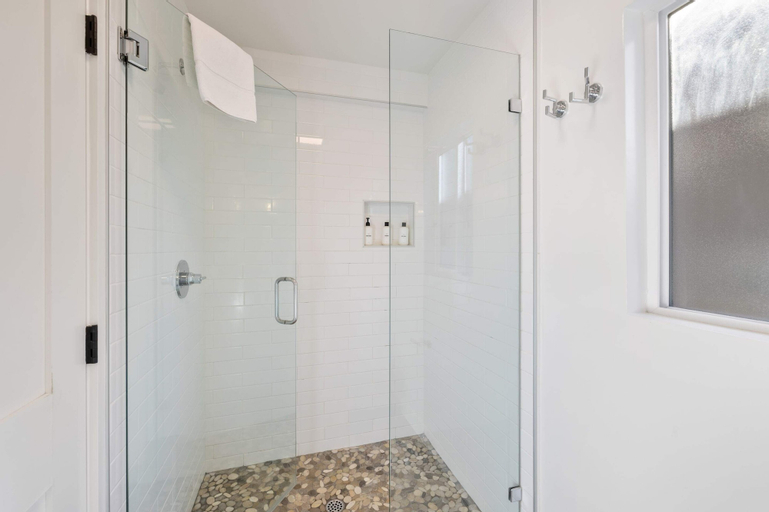 Bathroom 16