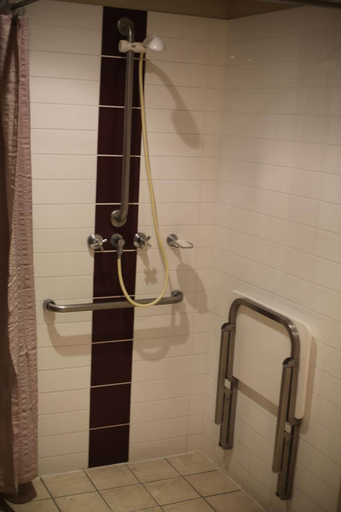 Bathroom 3, The Windsor Castle Hotel, Maitland