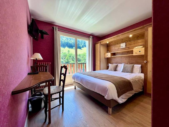 Bedroom 2, Logis Hotel Rest. Le Sapin Fleuri, Haute-Garonne