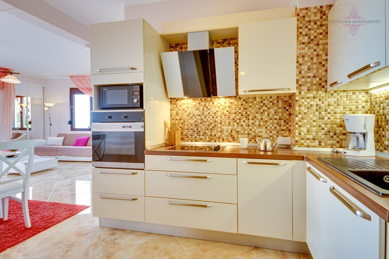 Kitchen 2, Sveti Luka Apartments