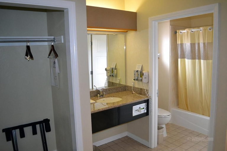Bathroom 4, Miramar Inn, San Mateo