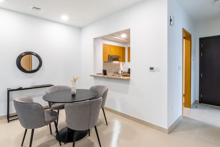 Room 5, Silkhaus Spacious 1BR in Downtown Pool View, Dubai