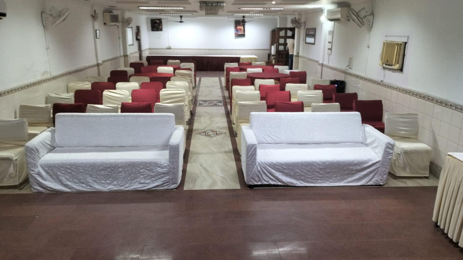 Lobby, Hotel Redbury Ghaziabad, Ghaziabad
