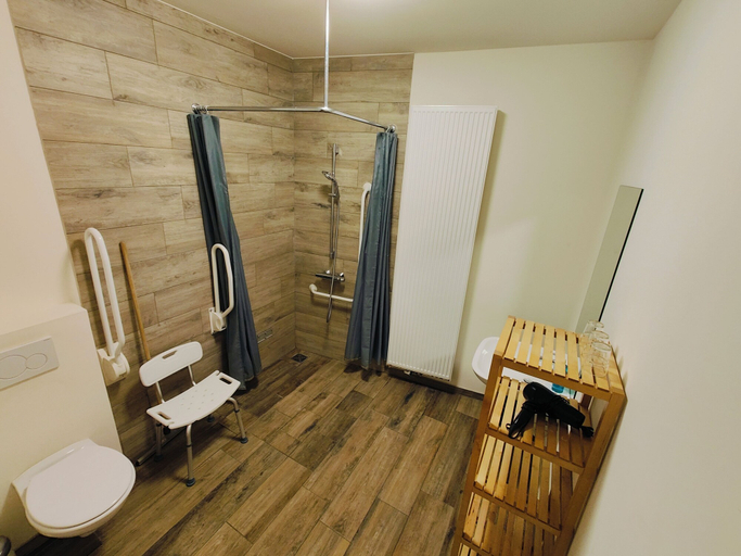 Bathroom 5, Hotel Ladeuze, Vlaams Brabant