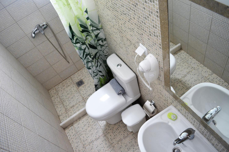 Bathroom 5, kastro hotel, Thessaly