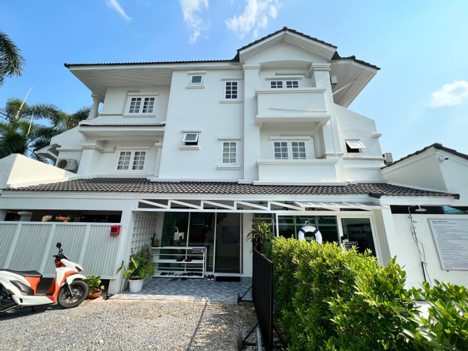 Exterior 1