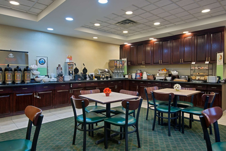 Food & Drinks 5, Comfort Inn & Suites Hampton near Coliseum, Hampton
