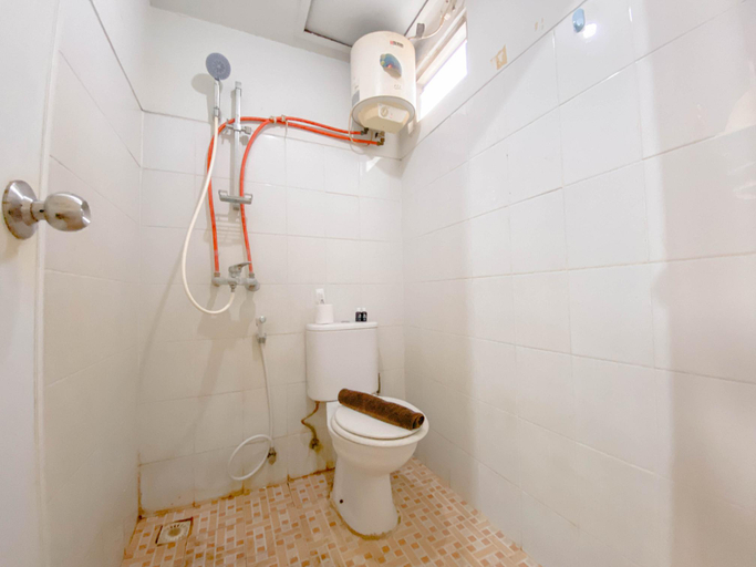 Bathroom 5, Nice 2BR at Apartment Suites @Metro By Travelio, Bandung