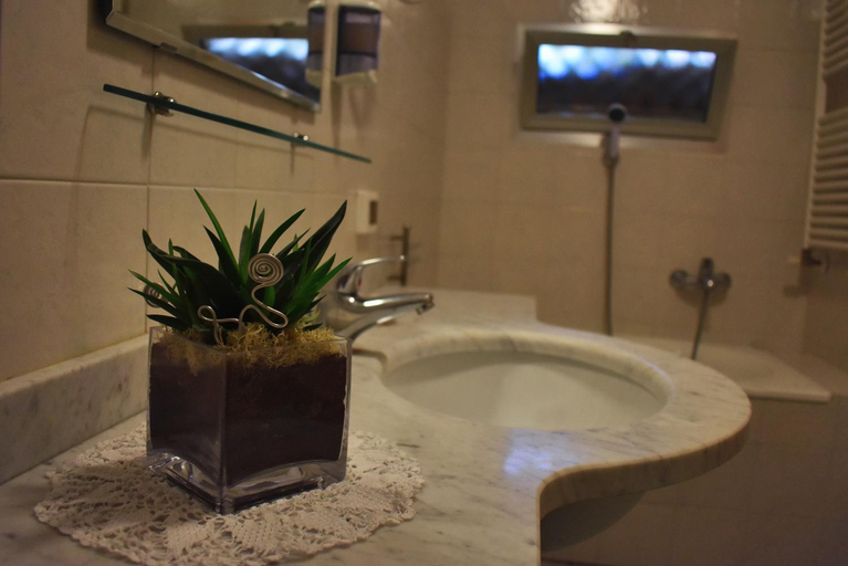 Bathroom 3, Hotel Urbinati, Rimini