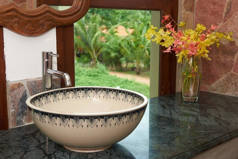 Bedroom 5, Sara Beachfront Boutique Resort, Pathiu
