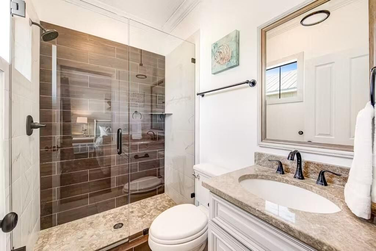 Bathroom 1, Sundaze, Walton