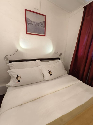 Bedroom 30