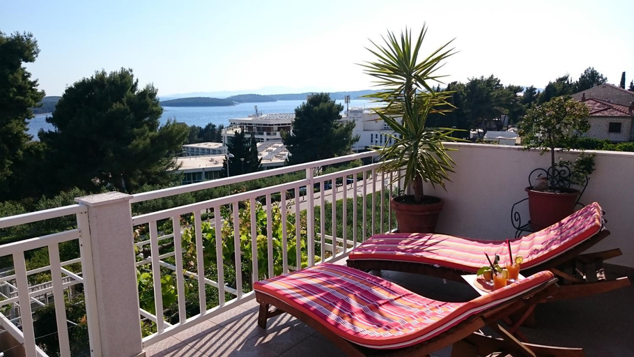 Others 5, Apartments Mare, Hvar