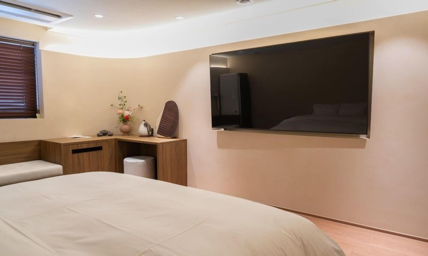 Bedroom 13