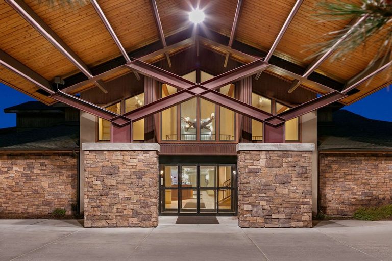 Exterior & Views