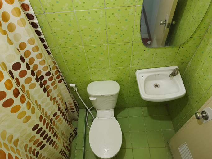 Bedroom 5, Luna Netflix Chill JoMckayl Apartelle, Naga City