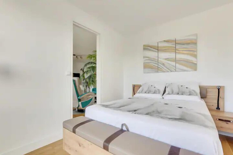 Bedroom 4, Paris luxury apartment Eiffel Tower View, Paris