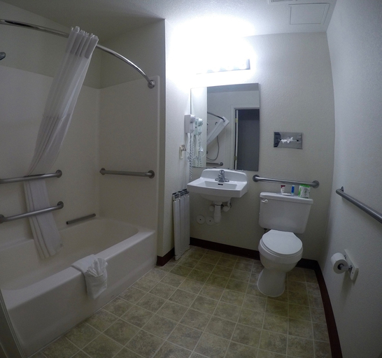 Bathroom 4, Rodeway Inn Goddard, Sedgwick