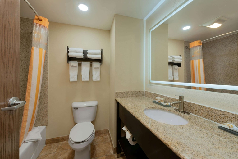 Bathroom 4, Grove City hotel, Franklin