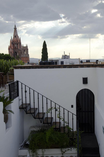 3, Casa de Los Olivos, Allende
