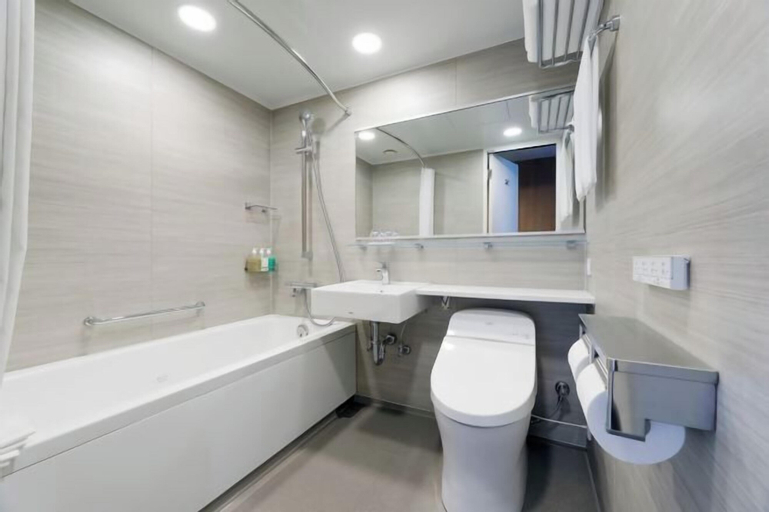 Bathroom 11