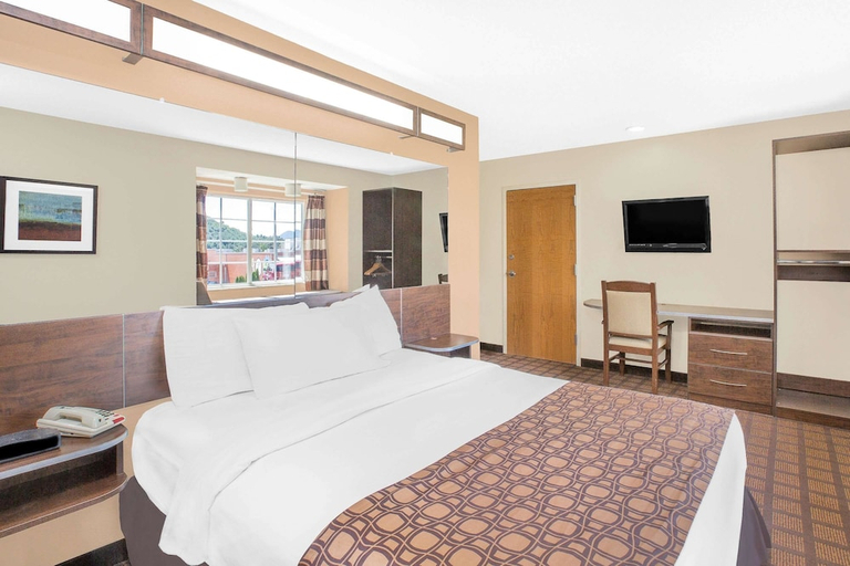 Bedroom 3, Microtel Inn by Wyndham Franklin, Macon